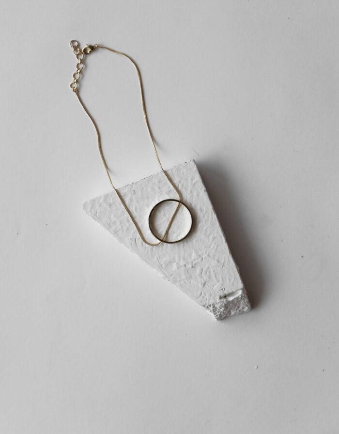 Slit a Circle Neck Piece