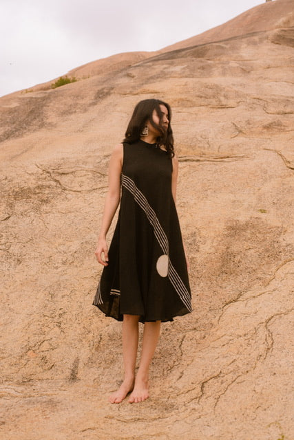 Amer High-Neck Dress in Handspun Cotton