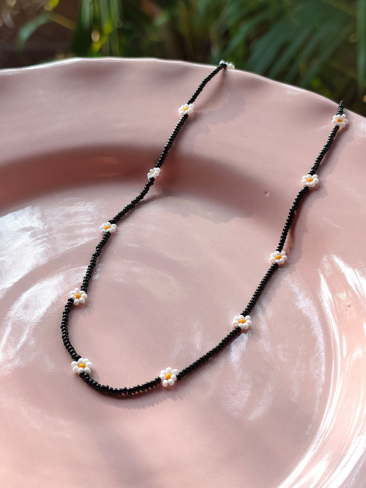 Daisy beaded necklace