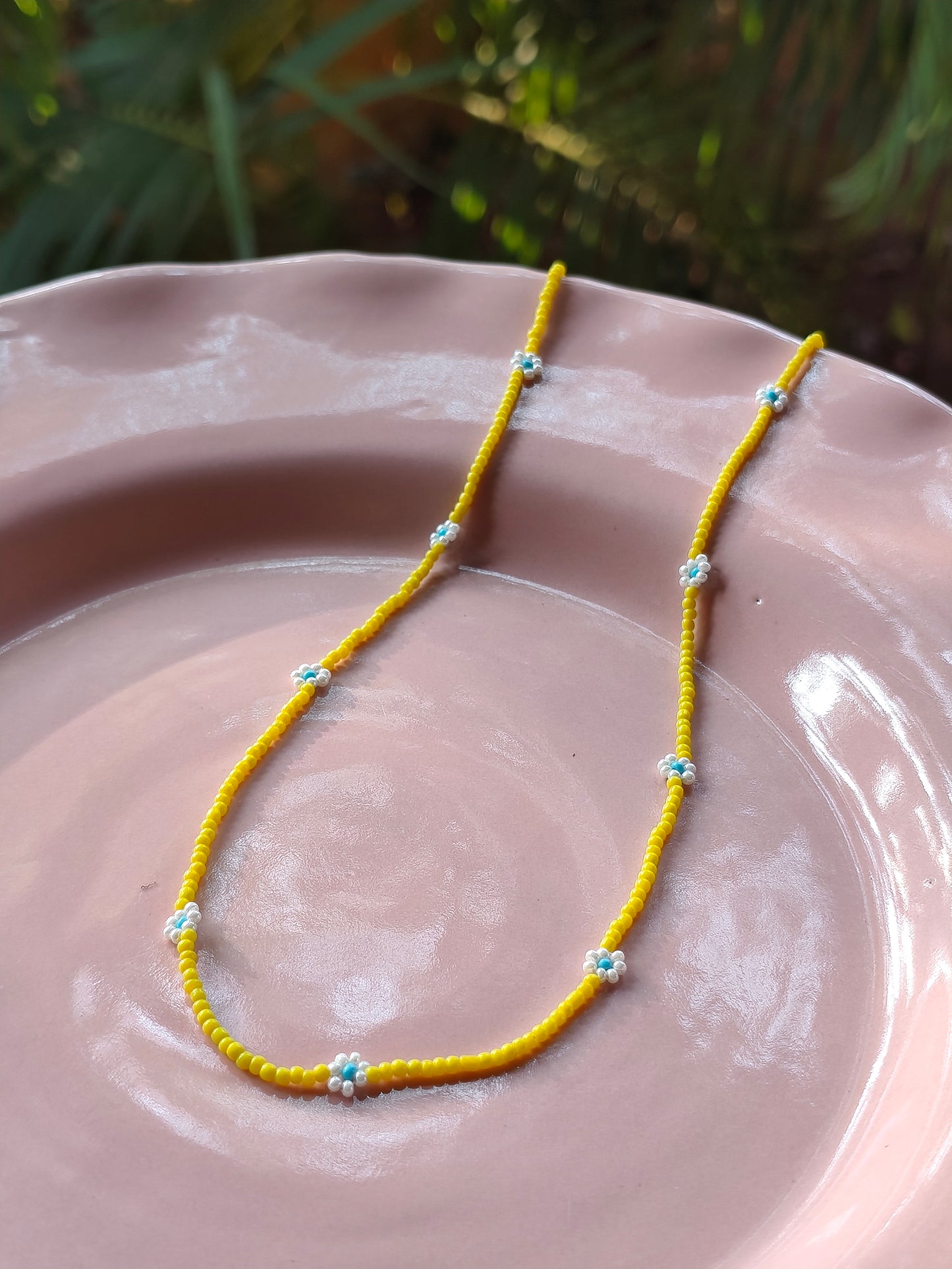 Daisy beaded necklace