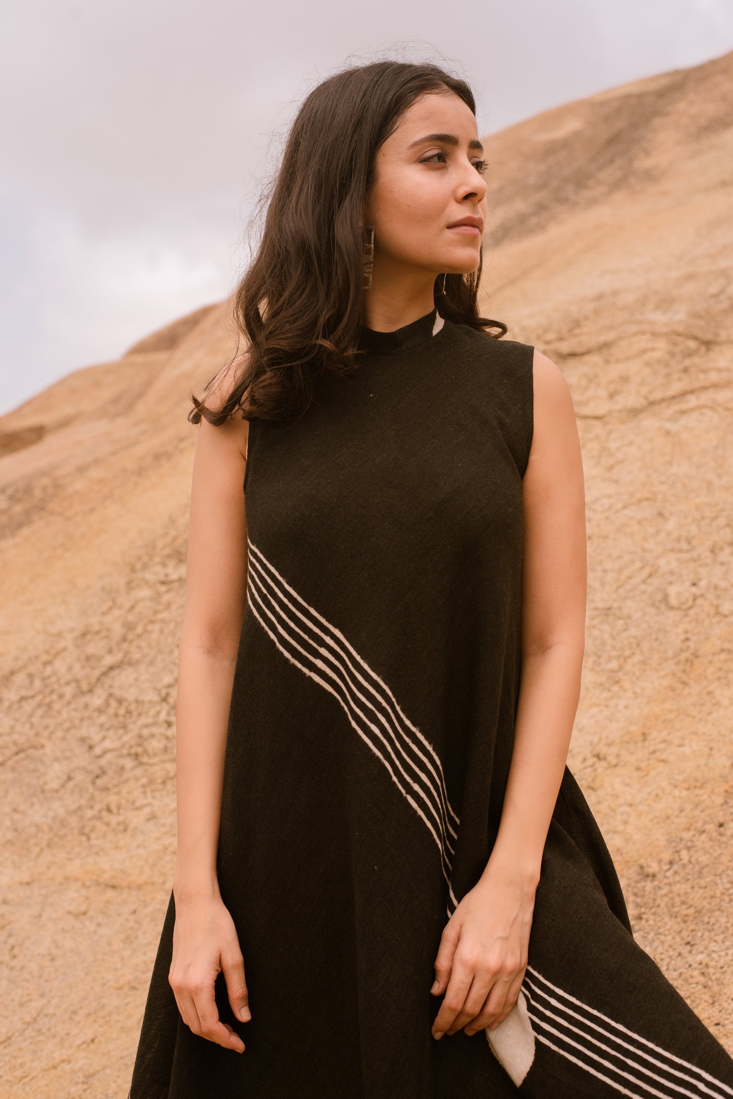 Amer High-Neck Dress in Handspun Cotton