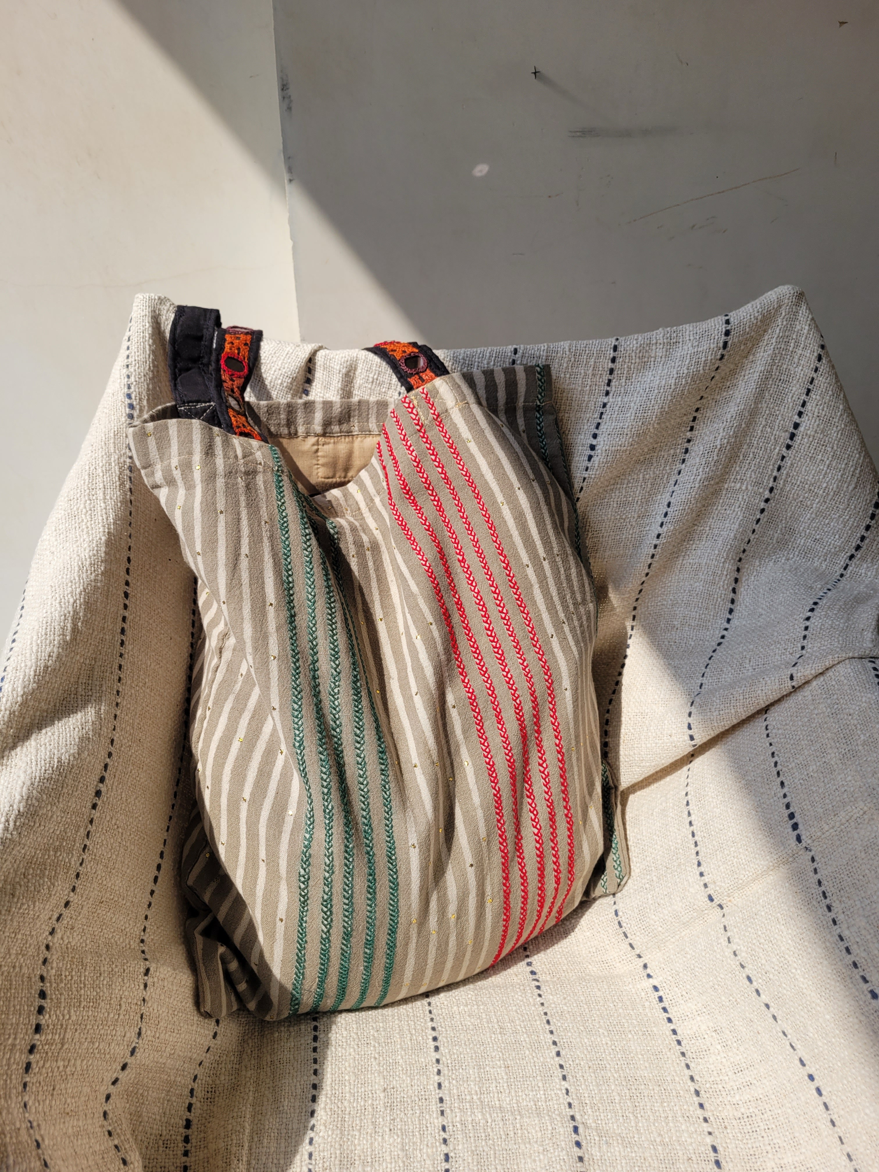 Dabu Tote - Grey Strips