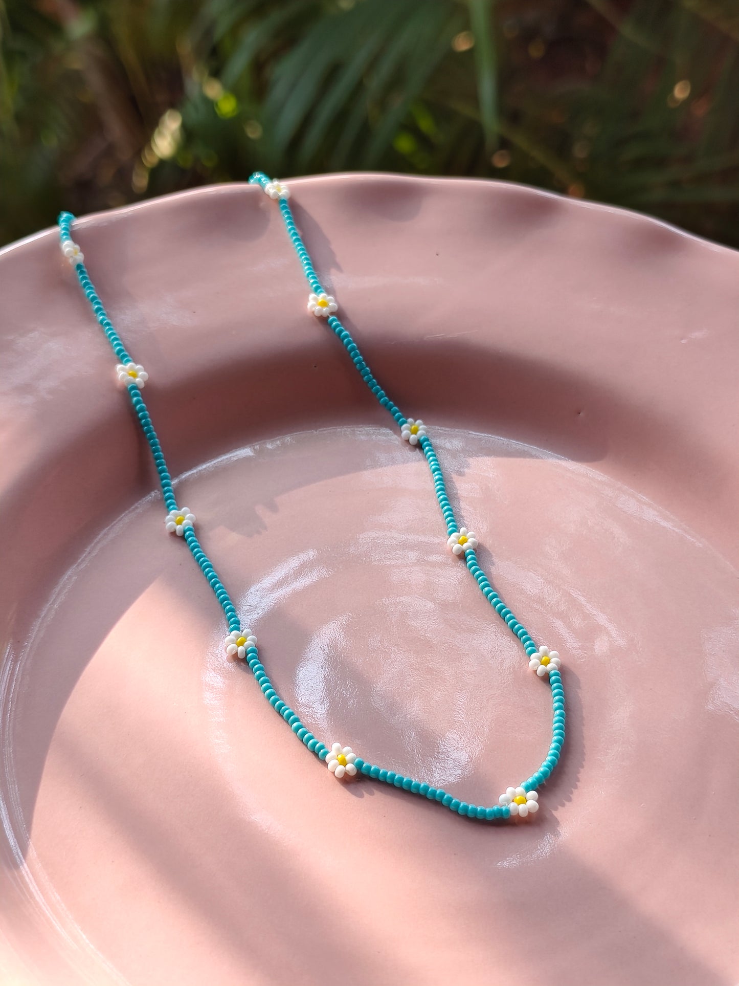 Daisy beaded necklace