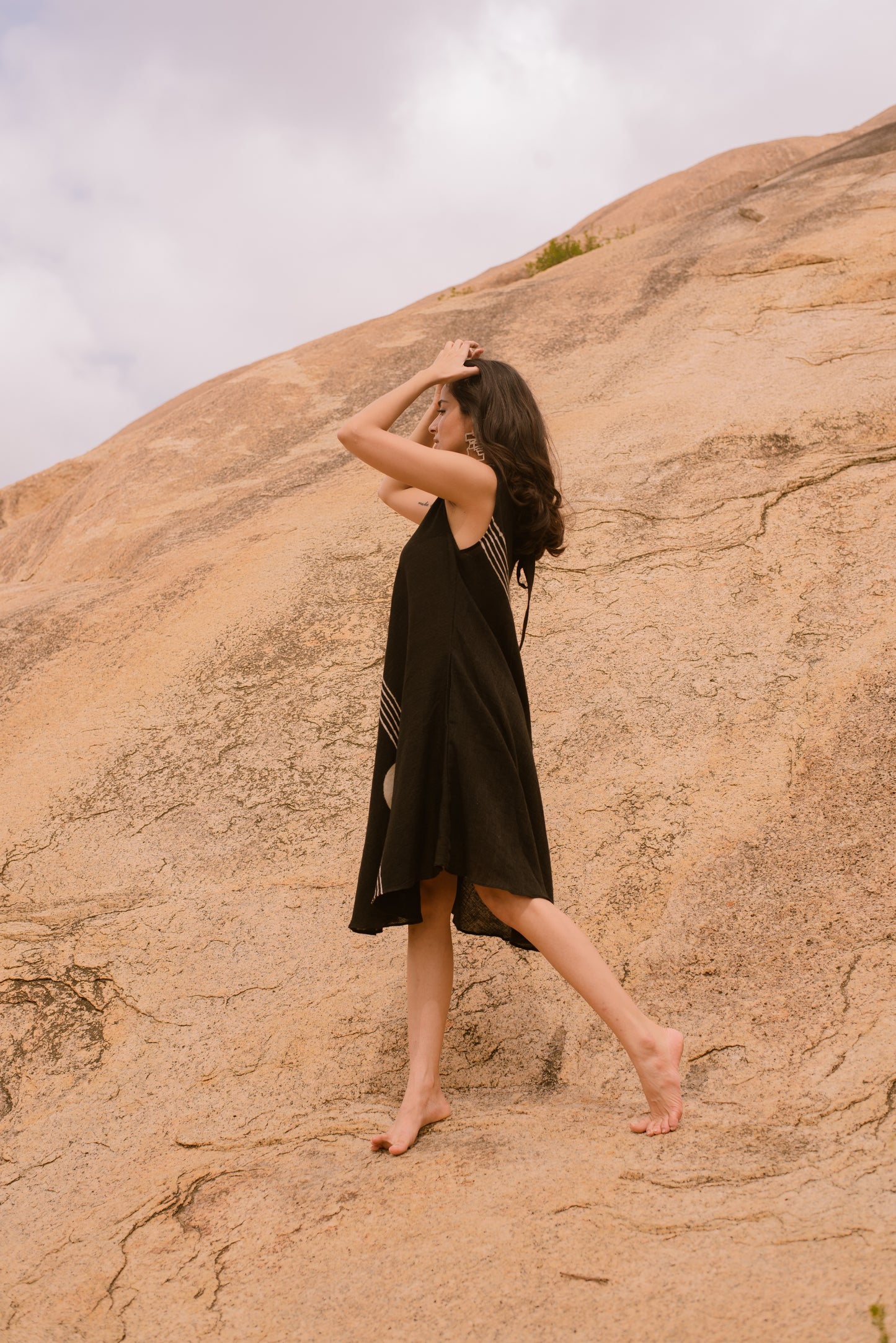 Amer High-Neck Dress in Handspun Cotton