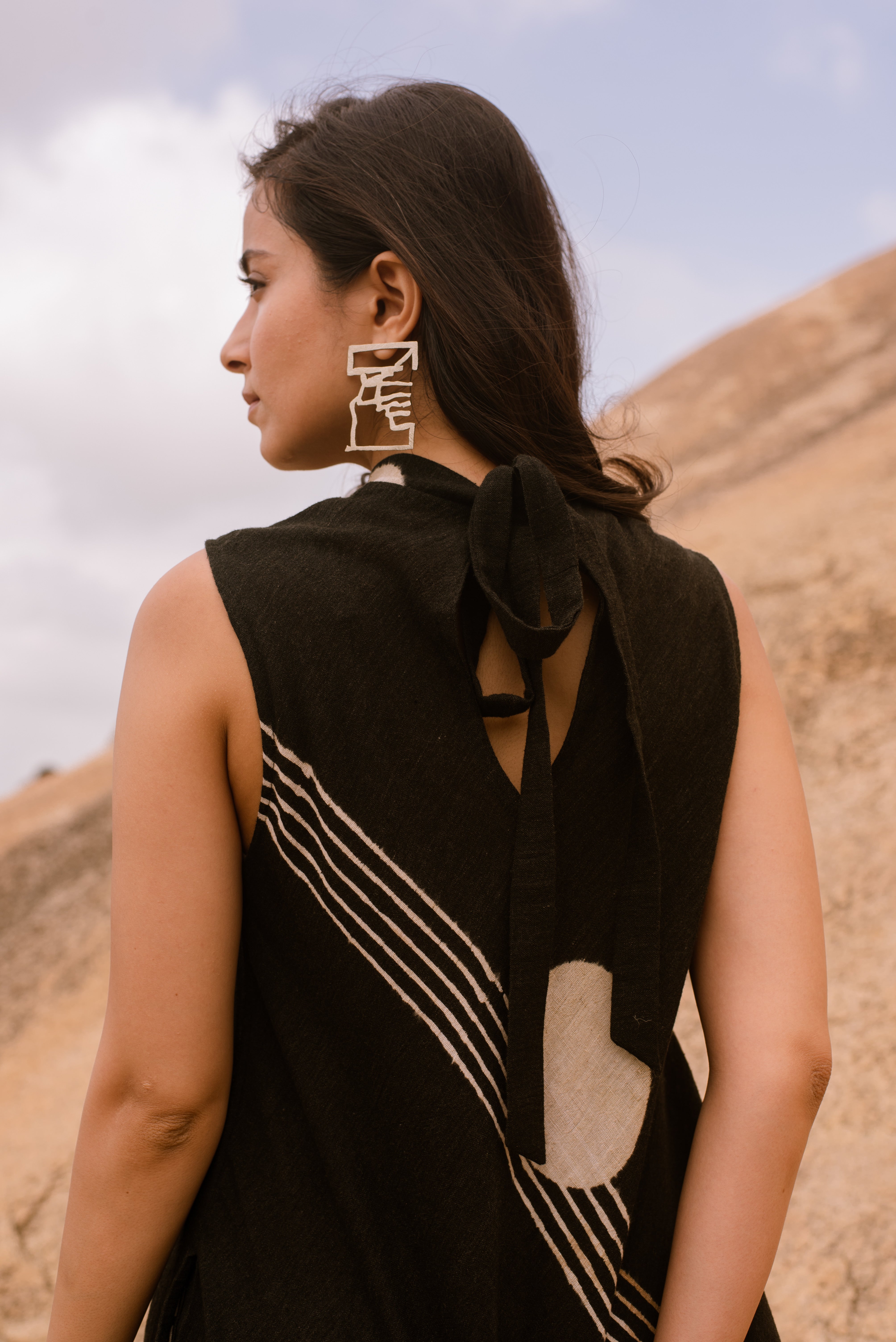 Amer High-Neck Dress in Handspun Cotton