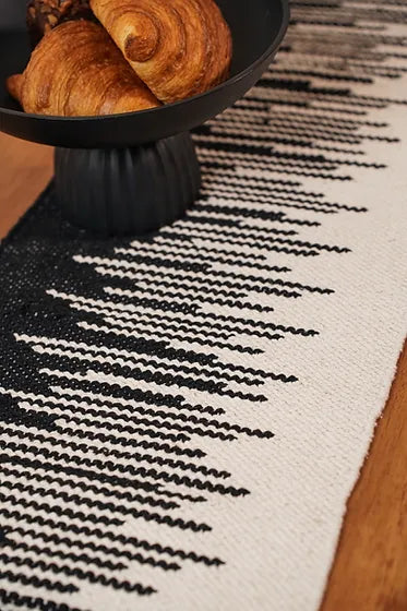 Monochromatic Table Runner